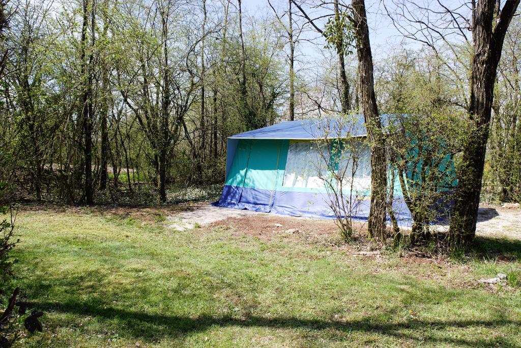 Camping De La Croix D'Arles Bourg  Exterior foto