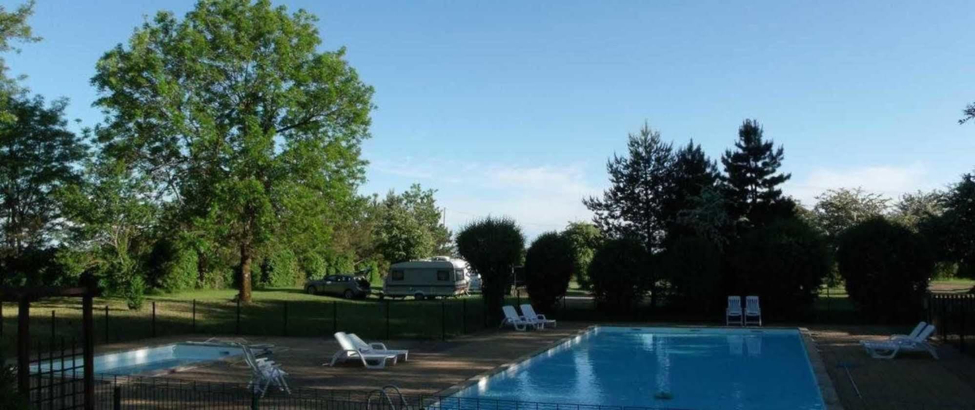 Camping De La Croix D'Arles Bourg  Exterior foto