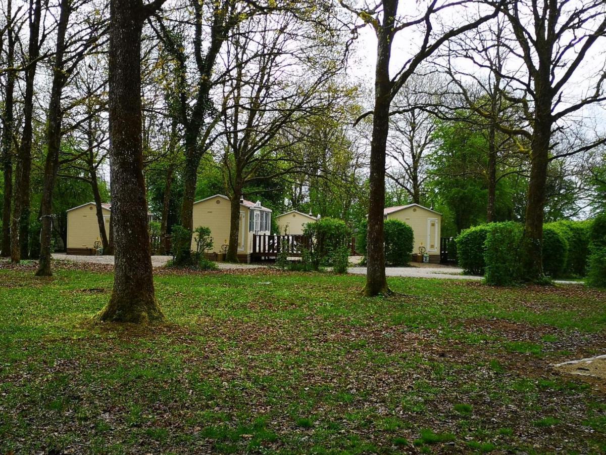 Camping De La Croix D'Arles Bourg  Exterior foto